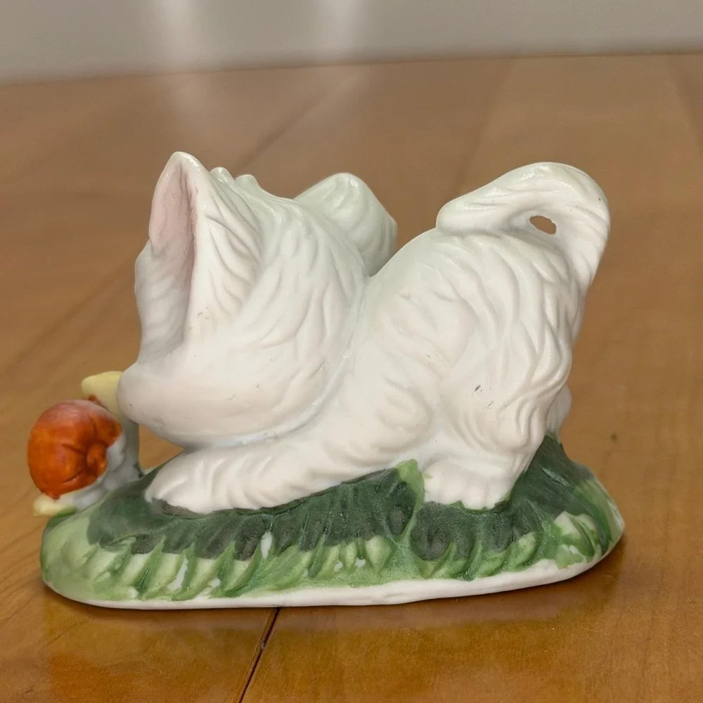 Lefton White Kitten with Snail Figurine Vintage Porcelain Cat Hand Painted 3.5